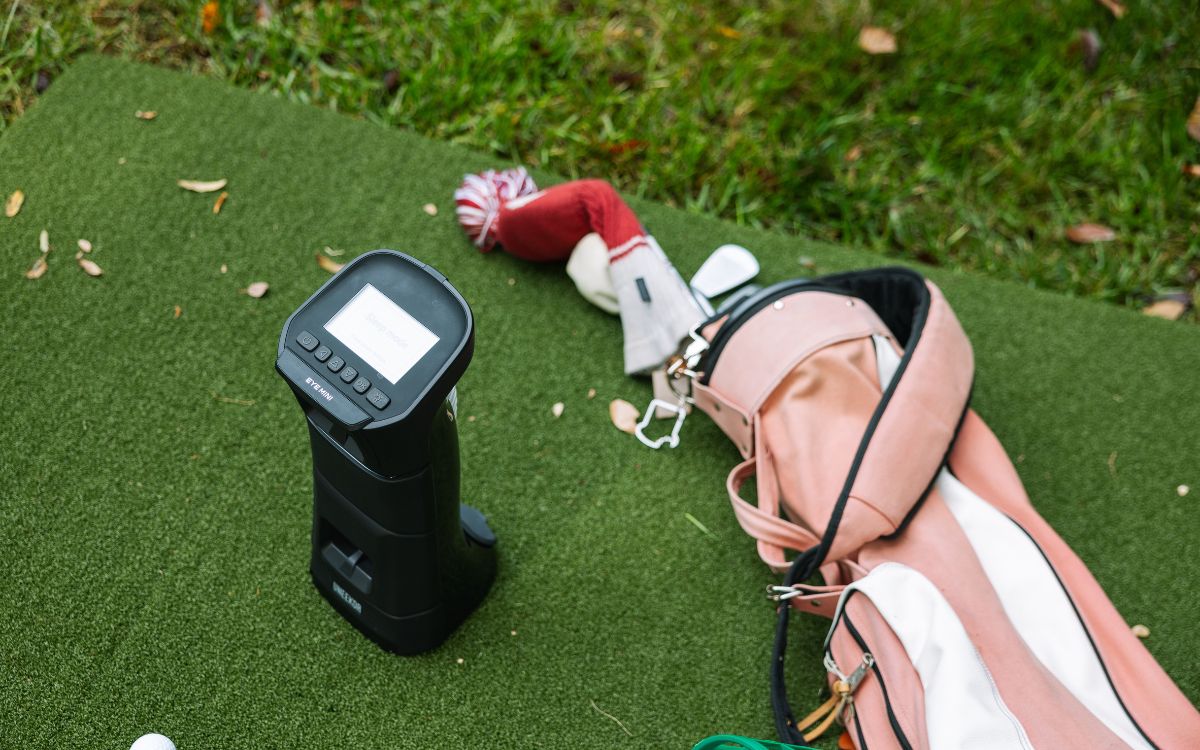 Uneekor EYE MINI Launch Monitor